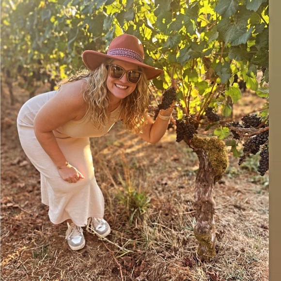 Meet your Posher, Amanda - Picture 6 of 7